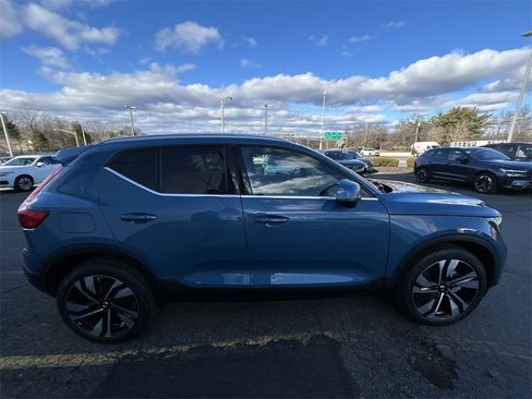 Certified 2024 Volvo XC40 B5 Plus w/ Protection Package Premier image 9