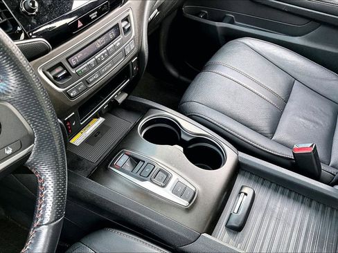 Used 2023 Honda Passport TrailSport image 15