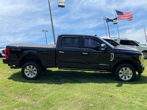 Used 2019 Ford F250 Platinum AWD/4WD image 2