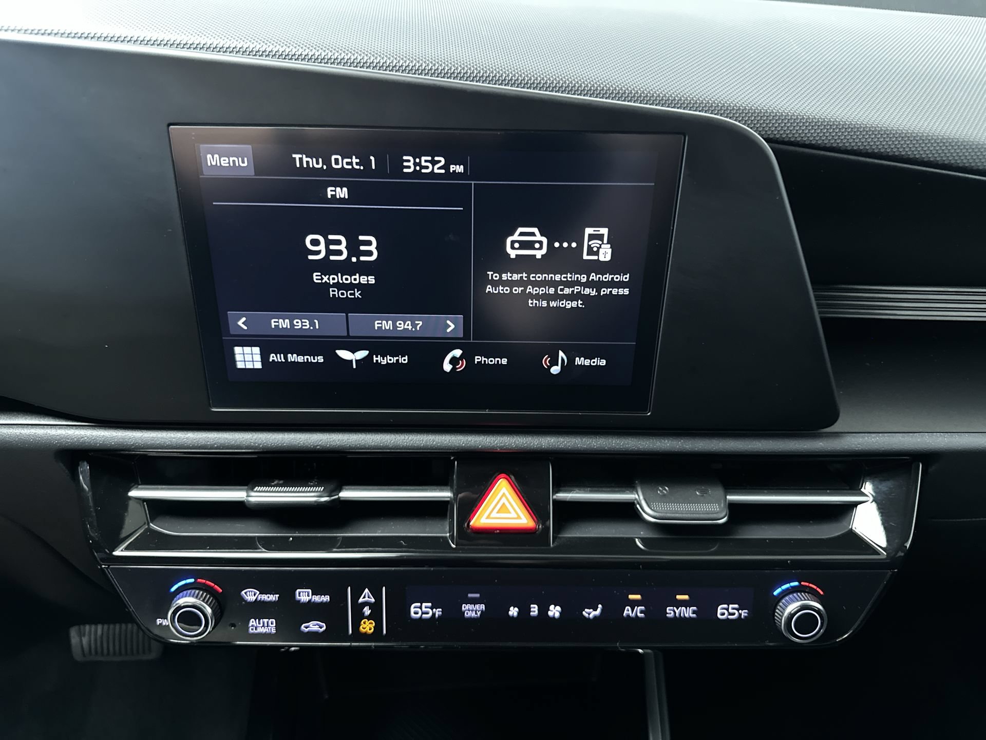 Used 2024 Kia Niro LX FWD image 18
