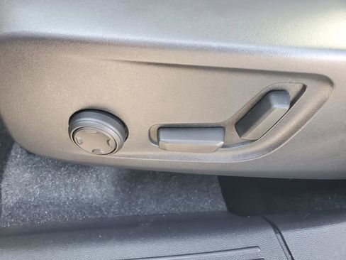 Certified 2023 Volvo XC40 B5 Plus w/ Driver Assist Package image 15