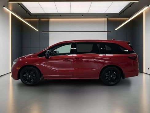 Used 2024 Honda Odyssey Sport image 2