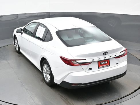 Used 2025 Toyota Camry LE w/ Convenience Package image 37