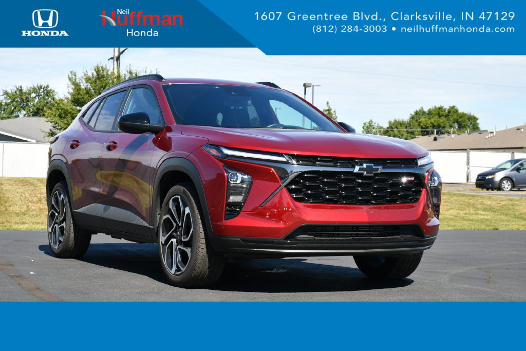 Used 2025 Chevrolet Trax RS w/ Sunroof Package FWD image 1