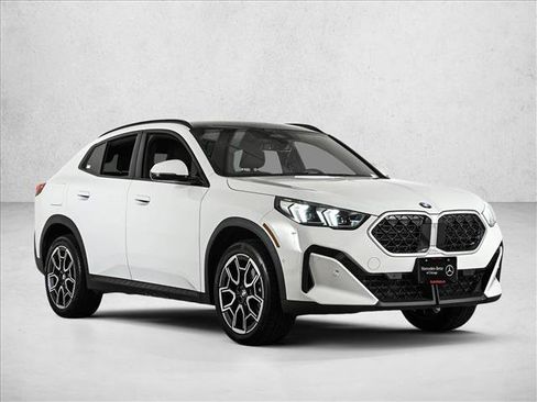 Used 2024 BMW X2 xDrive28i w/ Convenience Package AWD/4WD image 3