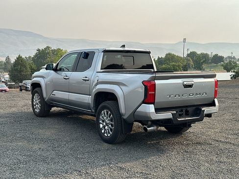 Certified 2025 Toyota Tacoma Limited AWD/4WD image 9