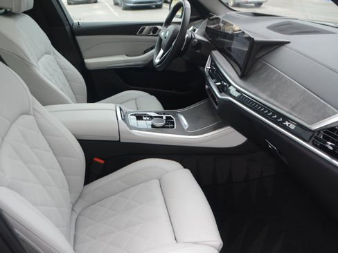 Used 2025 BMW X5 xDrive40i image 12