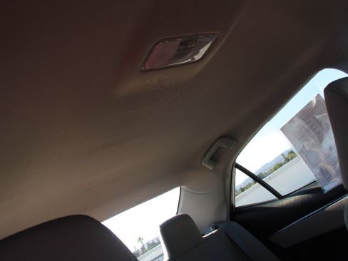 Used 2015 Toyota Corolla LE FWD image 16