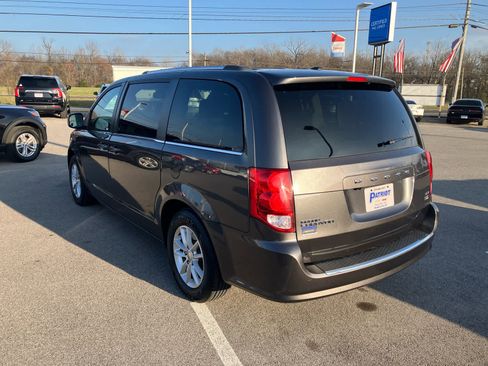 Used 2019 Dodge Grand Caravan SXT image 5