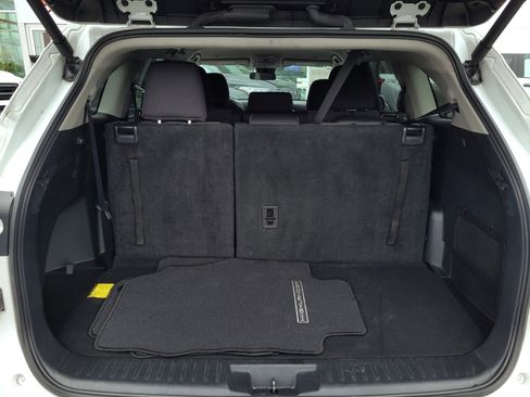 Certified 2024 Toyota Highlander LE image 25