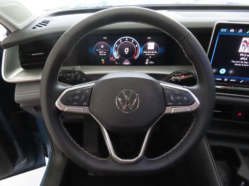 New 2026 Volkswagen Tiguan SE FWD image 14