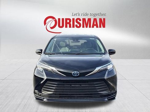 Used 2024 Toyota Sienna LE image 6