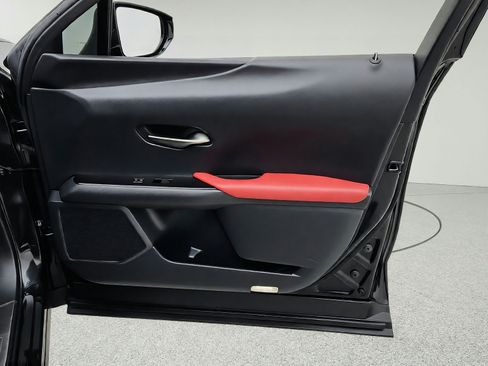 Used 2019 Lexus UX 200 F Sport w/ F Sport Premium Package FWD image 31