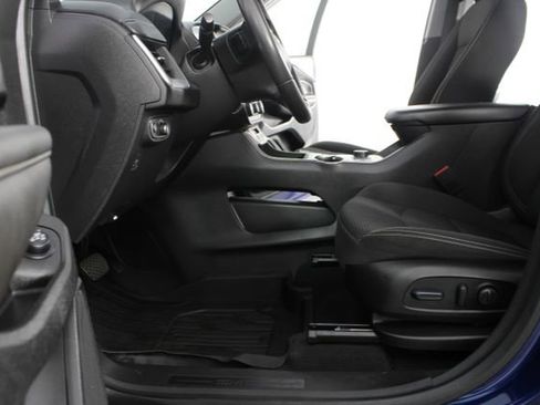 Used 2023 GMC Terrain SLE w/ Driver Convenience Package image 16