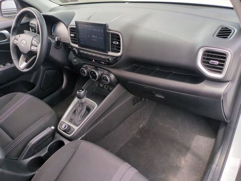 Used 2025 Hyundai Venue SEL FWD image 25