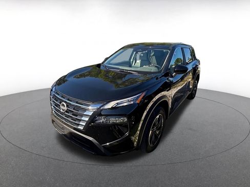 Used 2025 Nissan Rogue SV image 3