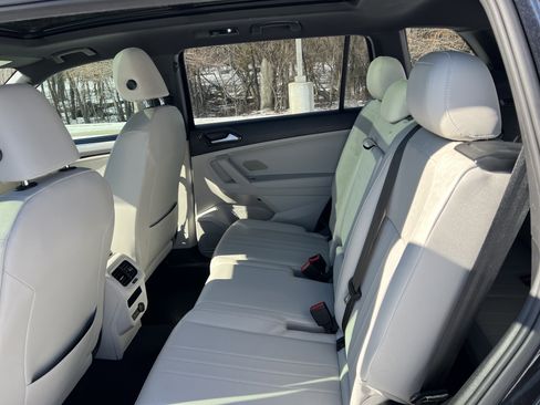 Certified 2022 Volkswagen Tiguan SE R-Line image 30