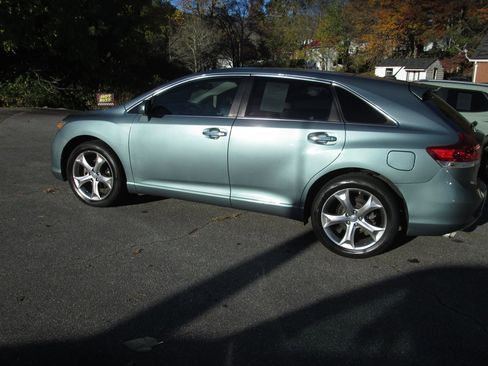 Used 2011 Toyota Venza AWD image 4