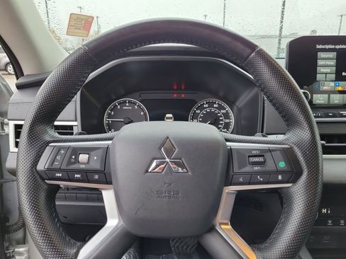Used 2024 Mitsubishi Outlander SE image 24