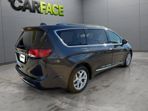 Used 2020 Chrysler Pacifica Touring-L FWD image 8