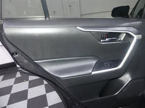 Used 2021 Toyota RAV4 XLE AWD/4WD image 25