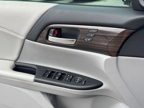 Used 2016 Honda Accord EX-L image 17