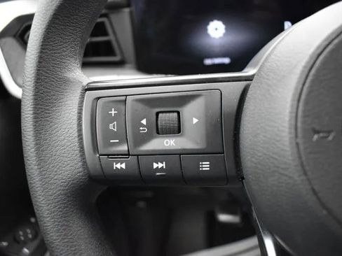 Used 2025 Nissan Kicks SV AWD/4WD image 23