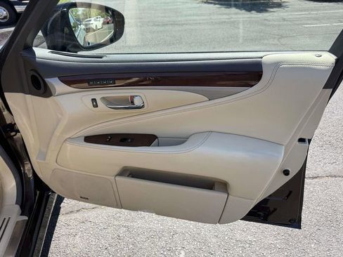 Used 2014 Lexus LS 460 AWD w/ Comfort Package image 15