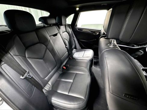 Used 2023 Porsche Macan AWD/4WD image 31