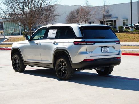 New 2025 Jeep Grand Cherokee Altitude AWD/4WD image 3