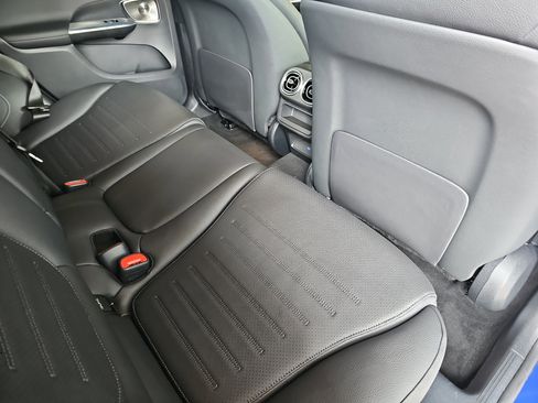 Used 2024 Mercedes-Benz GLC 300 4MATIC image 11