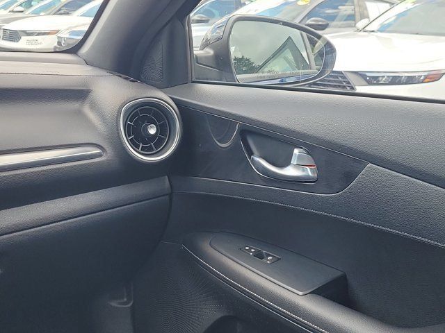 Used 2021 Kia Forte GT-Line FWD image 4