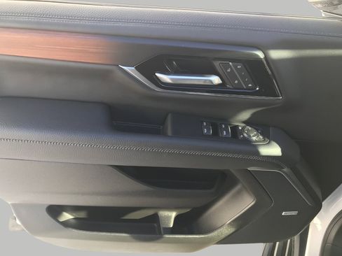 Certified 2025 GMC Yukon XL Denali image 31