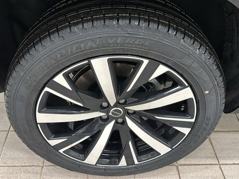 New 2026 Volvo XC90 B5 Core image 32