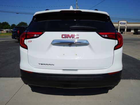 Used 2021 GMC Terrain SLE w/ Driver Convenience Package FWD image 4