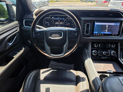 Used 2021 GMC Yukon XL Denali w/ Denali Premium Package RWD image 16