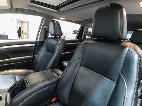 Used 2019 Toyota Highlander XLE AWD/4WD image 6