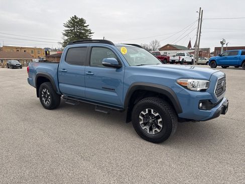 Used 2019 Toyota Tacoma TRD Off-Road image 11