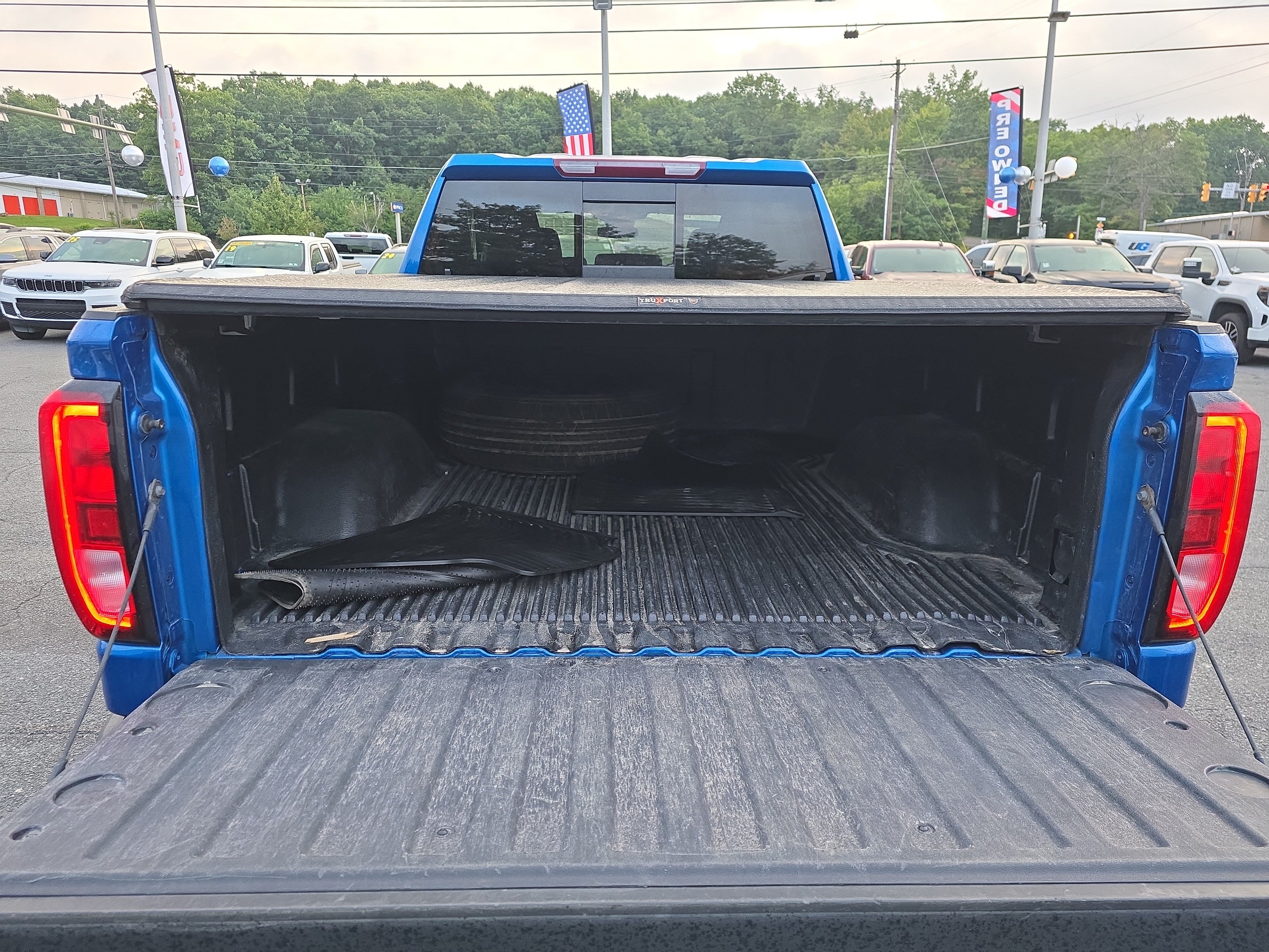 Used 2023 GMC Sierra 1500 Elevation w/ Preferred Package AWD/4WD image 6