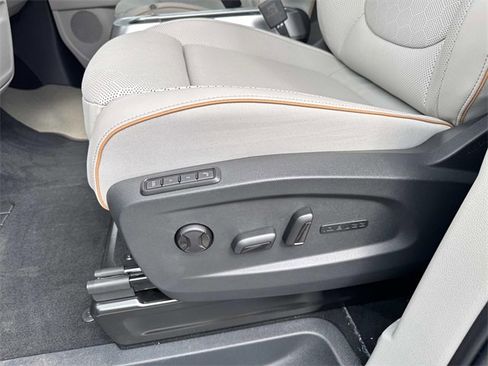 New 2025 Volkswagen ID. Buzz 1st Edition image 14