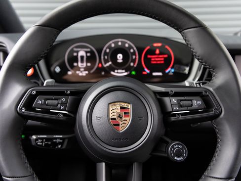 Certified 2026 Porsche Cayenne Coupe image 14