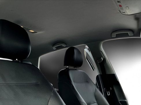 Used 2015 Volkswagen Golf S image 27