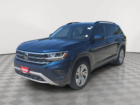 Used 2023 Volkswagen Atlas SE w/ Panoramic Sunroof Package AWD/4WD image 3