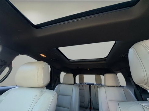 Used 2015 Ford Explorer XLT w/ Equipment Group 202A image 23