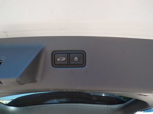Used 2025 Hyundai Santa Fe SEL FWD image 10