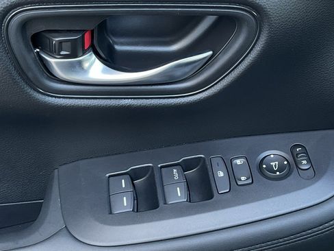 Used 2025 Honda HR-V LX image 13
