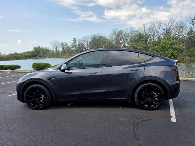 Used 2024 Tesla Model Y 2WD image 9