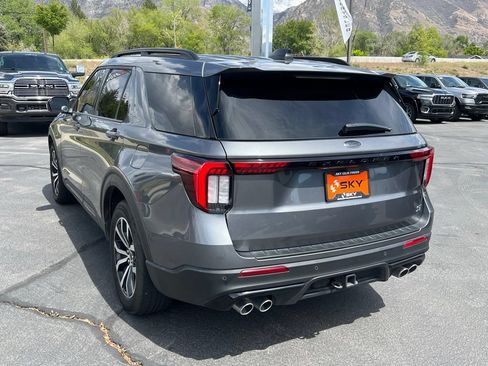 Used 2025 Ford Explorer ST AWD/4WD image 9