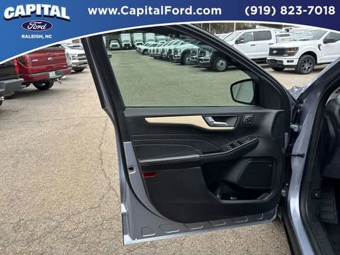 Certified 2022 Ford Escape Titanium w/ Titanium Elite Package image 19