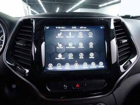 Used 2019 Jeep Cherokee Limited w/ Trailer Tow Group image 16